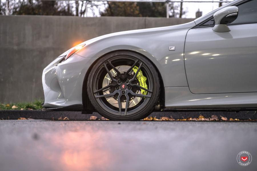 Детали экстерьера Lexus RC F on Vossen Wheels (HC-2) 2017 года  (фото 8 из 12)